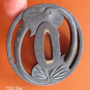 T352. Echizen Kinai Daisho Sukashi Tsuba